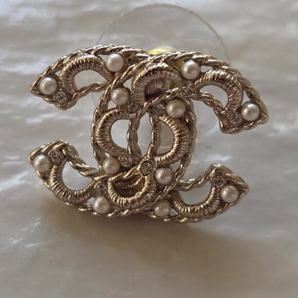 Chanel CC Filagree Faux Pearl Earrings - Picture 2 of 3